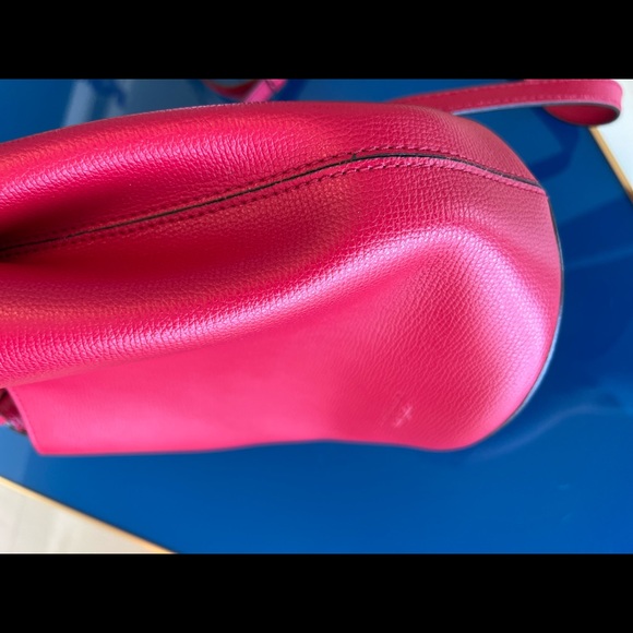 Burberry Small Lorne Bucket Bag - Picture 5 of 8